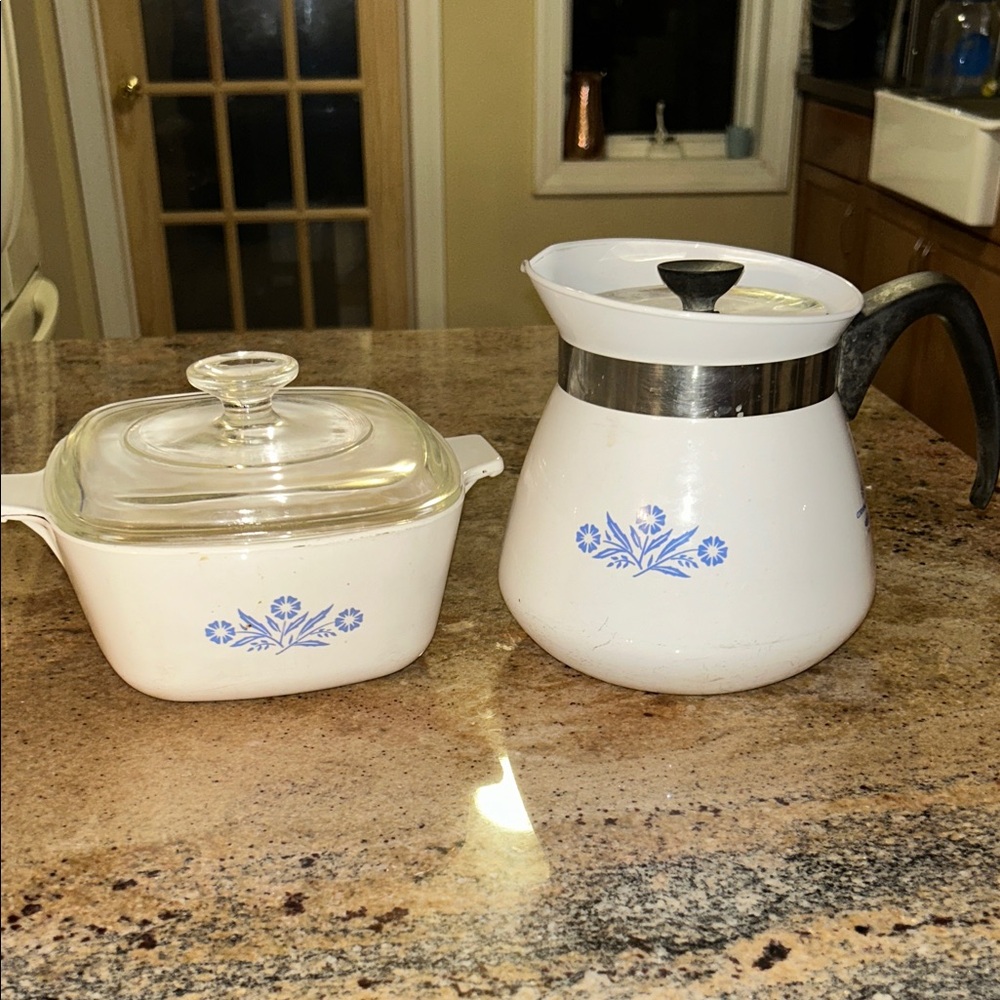 COLLECTORS ALERT!! 1960s corningware 2 qt covered casserole AND 2 qt coffee pot
